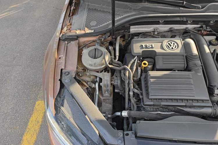 Used Volkswagen Lamando 2015 280TSI DSG Comfort Edition Engine Bay Right