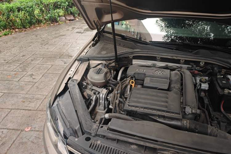 Used Volkswagen Lamando 2015 280TSI DSG Comfort Edition Engine Bay Right