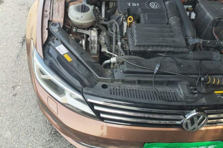 Used Volkswagen Lamando 2015 280TSI DSG Luxury Edition Engine Bay Right