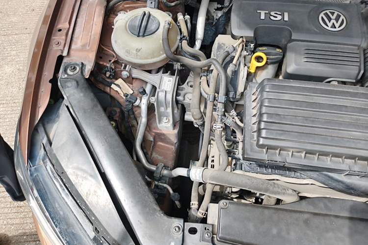 Used Volkswagen Lamando 2015 280TSI DSG Comfort Edition Engine Bay Right
