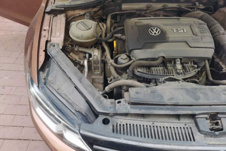 Used Volkswagen Lamando 2015 330TSI DSG Comfort Edition Engine Bay Right