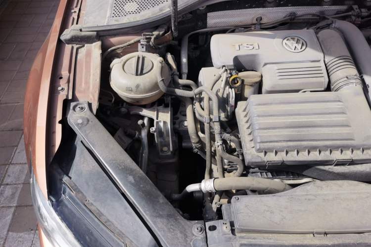 Used Volkswagen Lamando 2015 280TSI DSG Comfort Edition Engine Bay Right