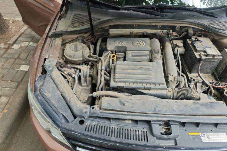 Used Volkswagen Lamando 2015 230TSI Manual Trend Edition Engine Bay Right
