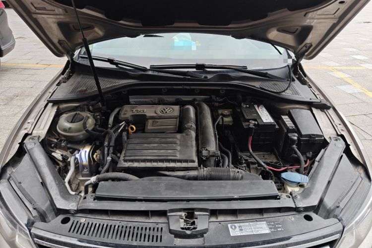 Used Volkswagen Lamando 2015 230TSI DSG Fashion Edition Engine Bay
