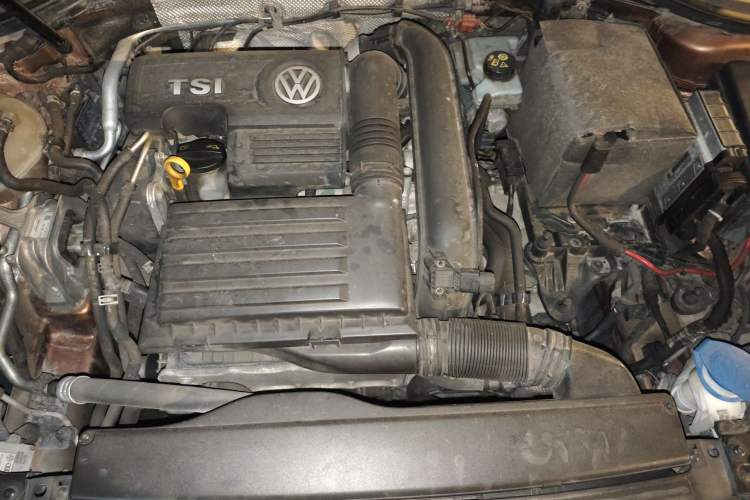 Used Volkswagen Lamando 2015 280TSI DSG Luxury Edition Engine Bay