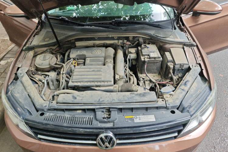 Used Volkswagen Lamando 2015 230TSI Manual Trend Edition Engine Bay