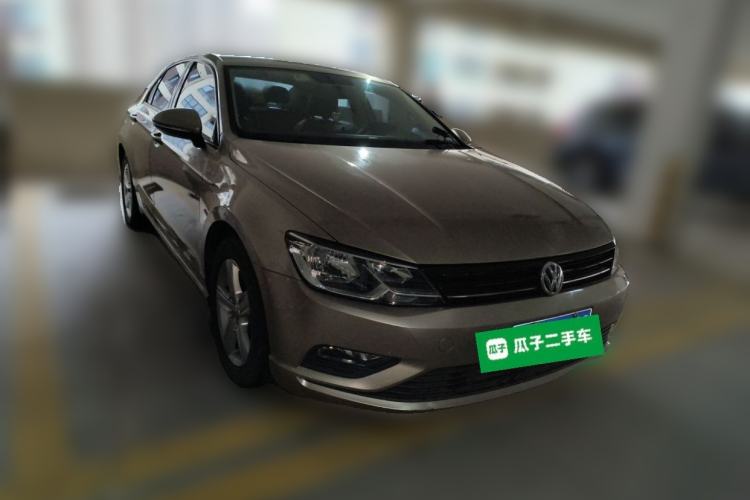 Used Volkswagen Lamando 2015 230TSI Manual Trend Edition Front Right 45 Deg