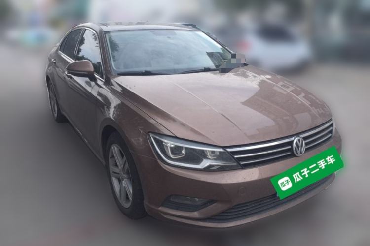 Used Volkswagen Lamando 2015 280TSI DSG Comfort Edition Front Right 45 Deg