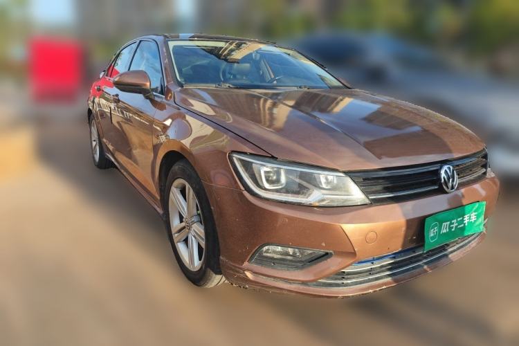 Used Volkswagen Lamando 2015 330TSI DSG Comfort Edition Front Right 45 Deg