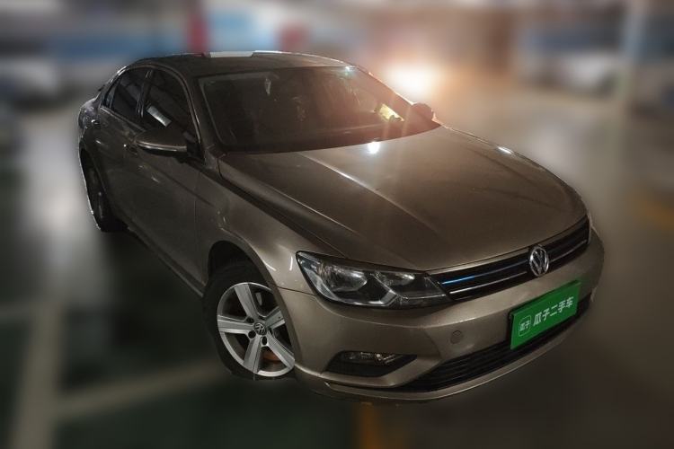 Used Volkswagen Lamando 2015 230TSI Manual Trend Edition Front Right 45 Deg