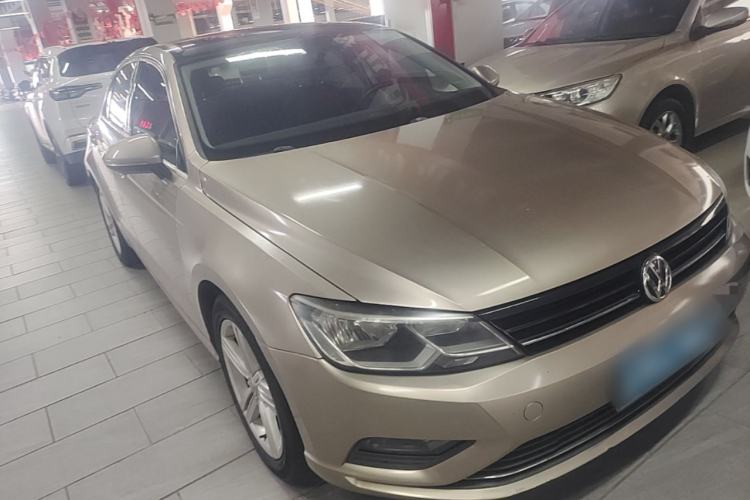 Used Volkswagen Lamando 2015 280TSI DSG Comfort Edition Front Right 45 Deg