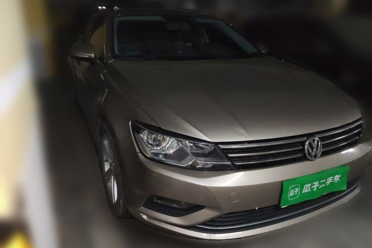 Used Volkswagen Lamando 2015 280TSI DSG Comfort Edition Front Right 45 Deg