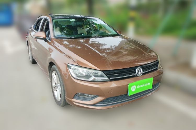 Used Volkswagen Lamando 2015 330TSI DSG Comfort Edition Front Right 45 Deg