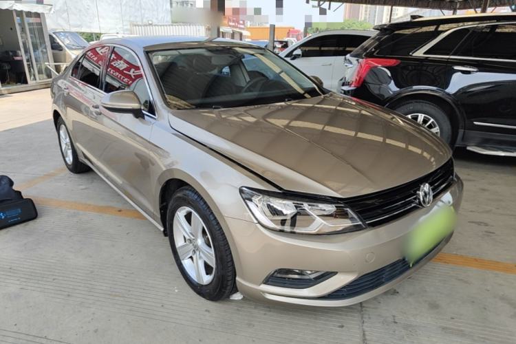 Used Volkswagen Lamando 2015 230TSI Manual Trend Edition Front Right 45 Deg
