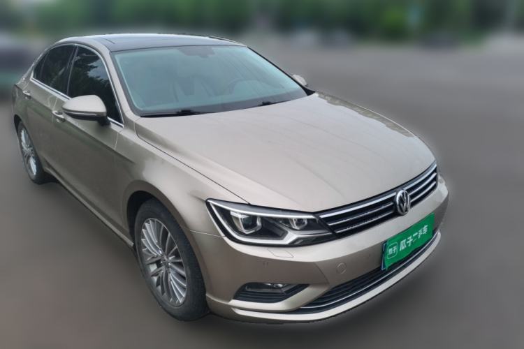 Used Volkswagen Lamando 2015 330TSI DSG Luxury Edition Front Right 45 Deg