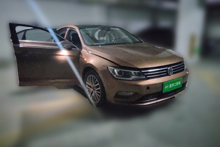 Used Volkswagen Lamando 2015 280TSI DSG Luxury Edition Front Right 45 Deg
