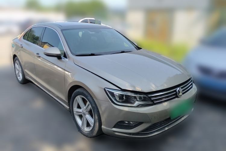 Used Volkswagen Lamando 2015 330TSI DSG Comfort Edition Front Right 45 Deg