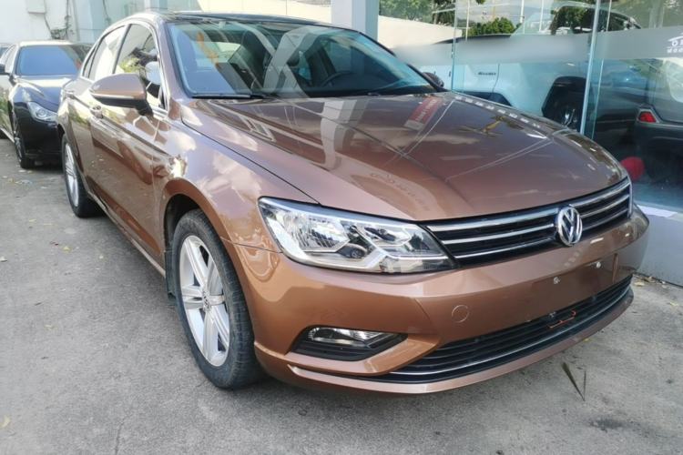 Used Volkswagen Lamando 2015 280TSI DSG Comfort Edition Front Right 45 Deg