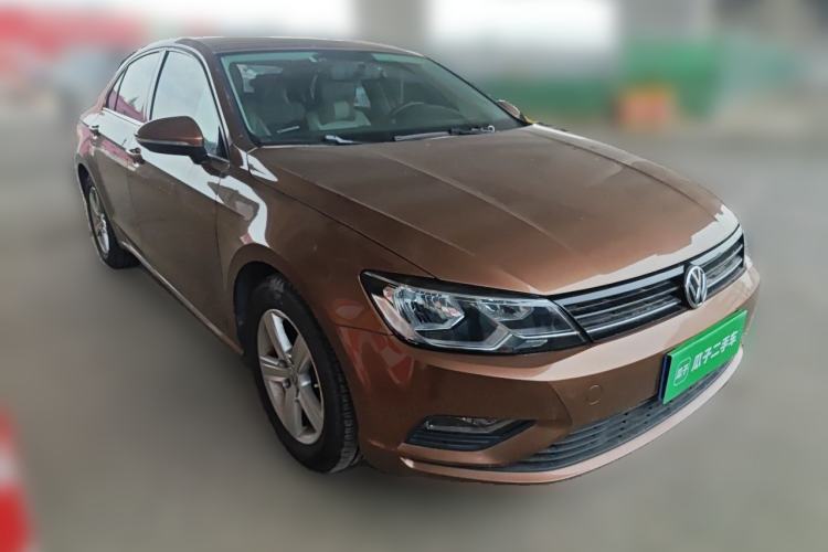 Used Volkswagen Lamando 2015 230TSI Manual Trend Edition Front Right 45 Deg