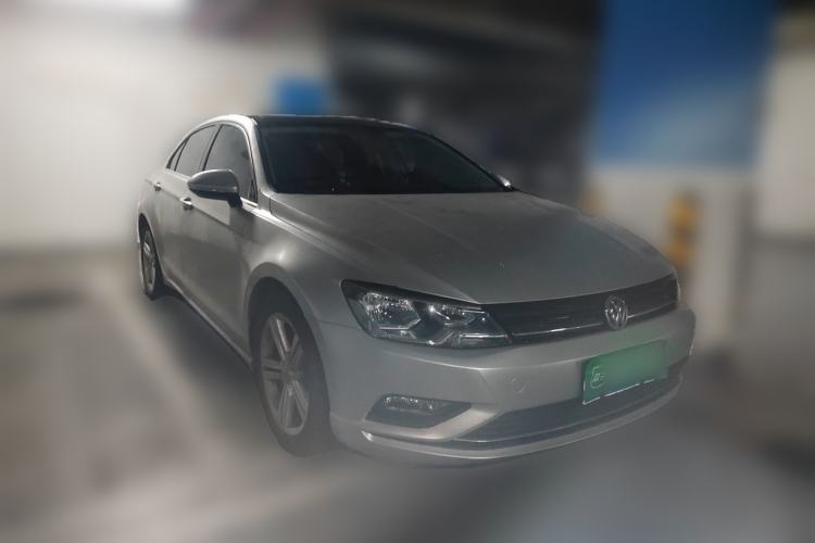 Used Volkswagen Lamando 2015 280TSI DSG Comfort Edition Front Right 45 Deg