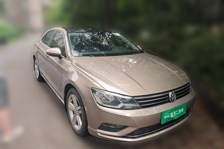 Used Volkswagen Lamando 2015 280TSI DSG Comfort Edition Front Right 45 Deg