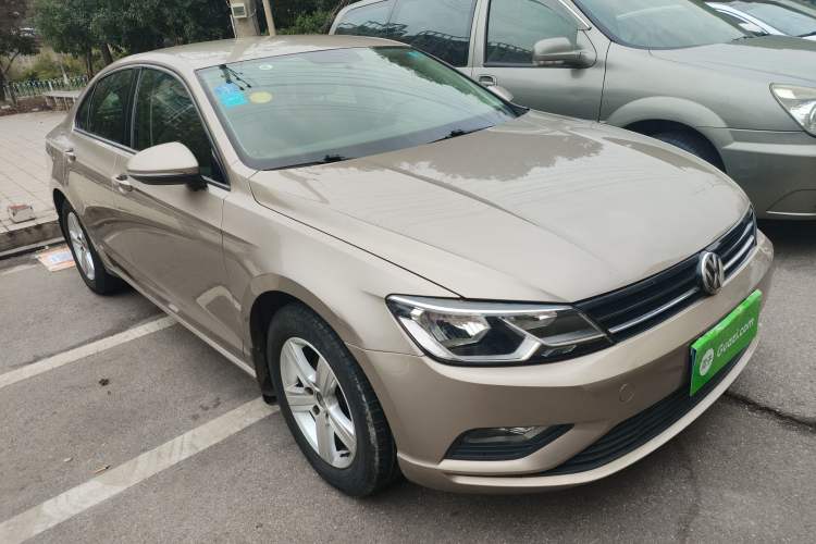 Used Volkswagen Lamando 2015 230TSI Manual Trend Edition Front Right 45 Deg