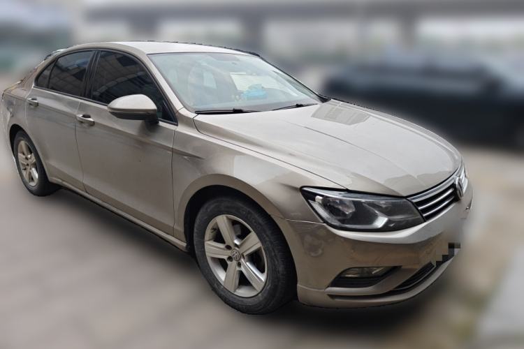 Used Volkswagen Lamando 2015 230TSI DSG Fashion Edition Front Right 45 Deg