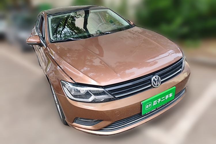 Used Volkswagen Lamando 2015 280TSI DSG Comfort Edition Front Right 45 Deg