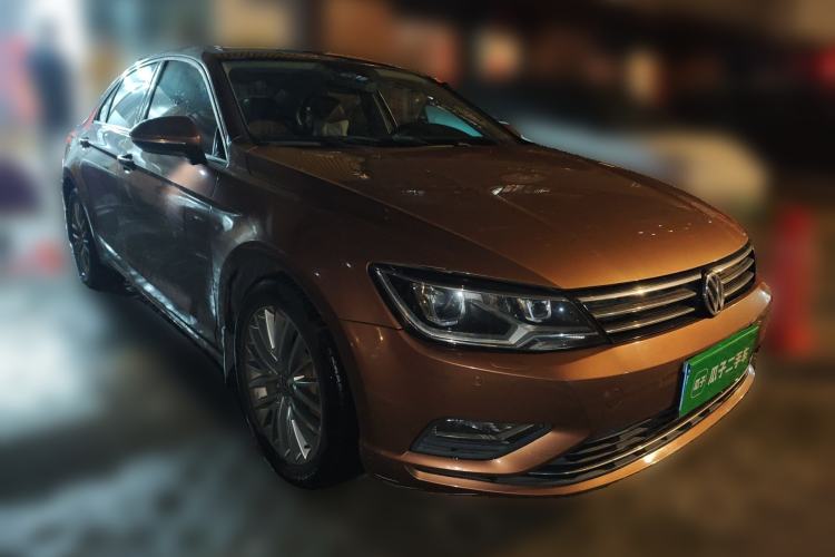 Used Volkswagen Lamando 2015 280TSI DSG Luxury Edition Front Right 45 Deg