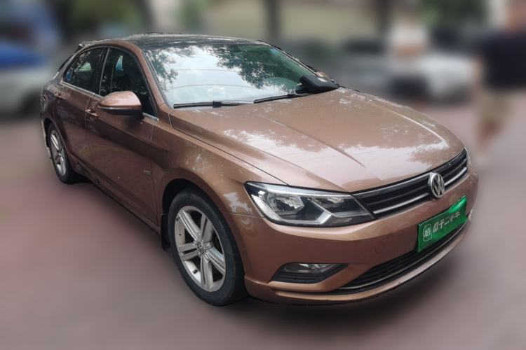 Used Volkswagen Lamando 2015 330TSI DSG Comfort Edition Front Right 45 Deg