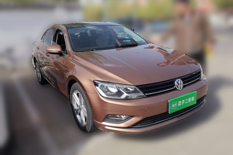 Used Volkswagen Lamando 2015 280TSI DSG Comfort Edition Front Right 45 Deg