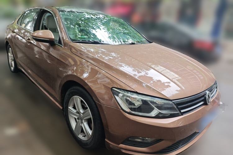 Used Volkswagen Lamando 2015 230TSI Manual Trend Edition Front Right 45 Deg
