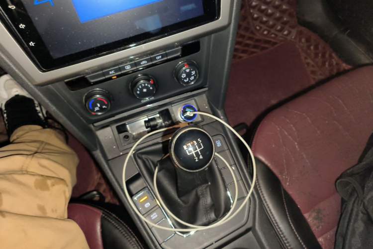 Used Volkswagen Lamando 2015 230TSI Manual Trend Edition Gear Lever
