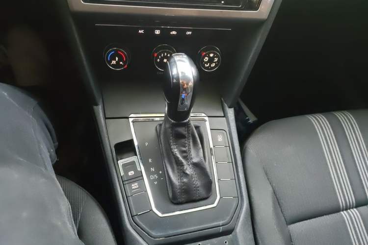 Used Volkswagen Lamando 2015 230TSI DSG Fashion Edition Gear Lever
