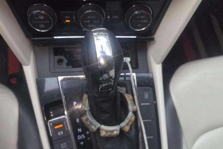 Used Volkswagen Lamando 2015 280TSI DSG Comfort Edition Gear Lever