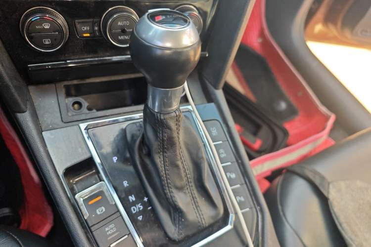 Used Volkswagen Lamando 2015 330TSI DSG Comfort Edition Gear Lever