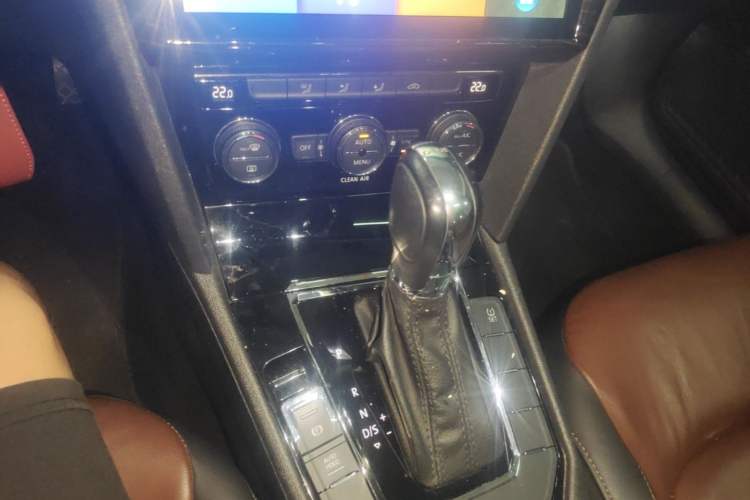Used Volkswagen Lamando 2015 280TSI DSG Comfort Edition Gear Lever
