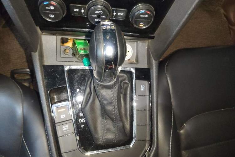 Used Volkswagen Lamando 2015 280TSI DSG Comfort Edition Gear Lever