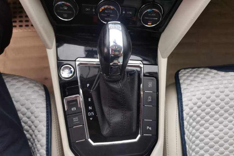 Used Volkswagen Lamando 2015 330TSI DSG Luxury Edition Gear Lever