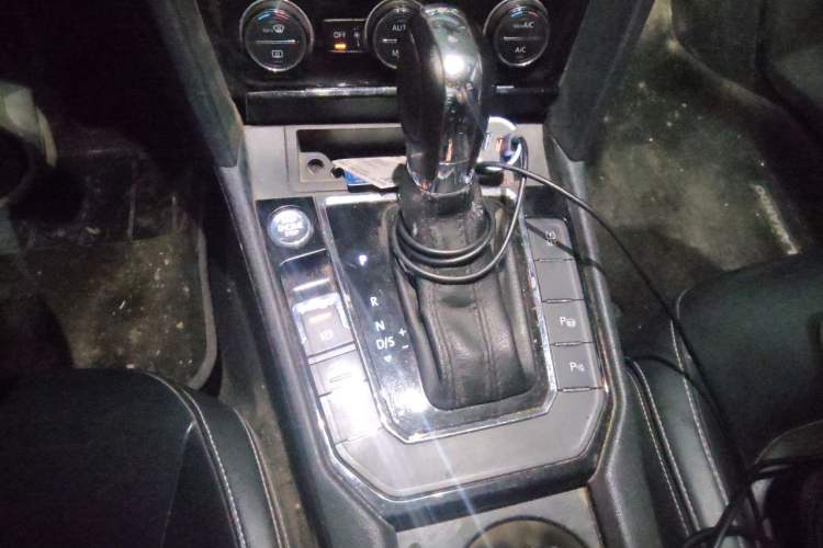 Used Volkswagen Lamando 2015 280TSI DSG Luxury Edition Gear Lever