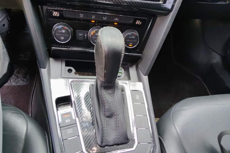 Used Volkswagen Lamando 2015 330TSI DSG Comfort Edition Gear Lever