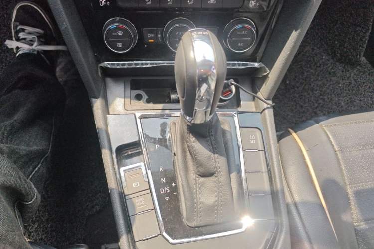 Used Volkswagen Lamando 2015 280TSI DSG Comfort Edition Gear Lever