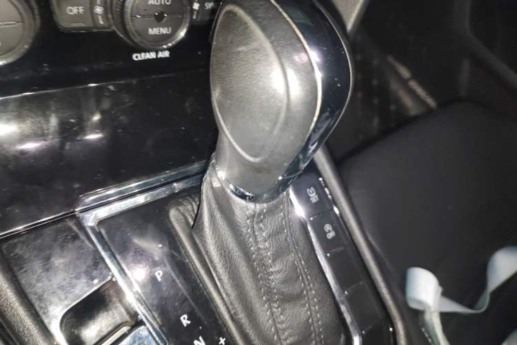 Used Volkswagen Lamando 2015 280TSI DSG Comfort Edition Gear Lever