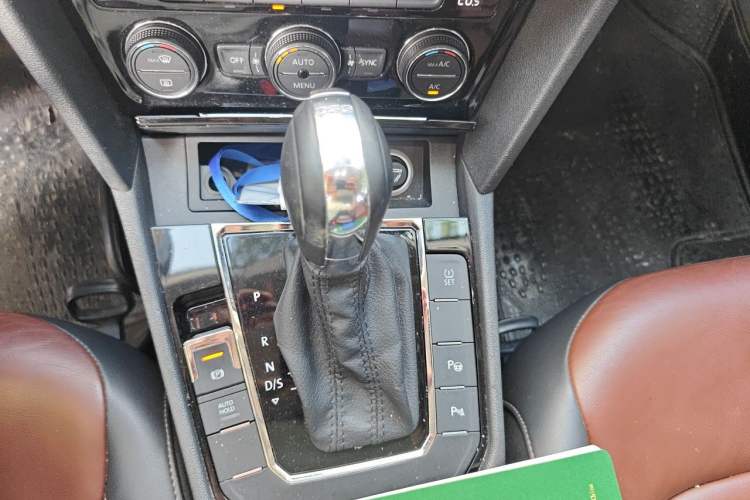 Used Volkswagen Lamando 2015 280TSI DSG Comfort Edition Gear Lever