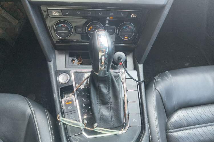 Used Volkswagen Lamando 2015 280TSI DSG Luxury Edition Gear Lever