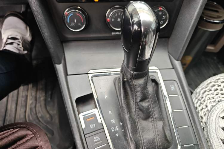 Used Volkswagen Lamando 2015 230TSI DSG Fashion Edition Gear Lever