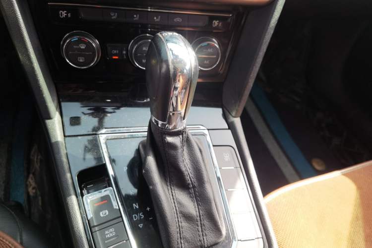 Used Volkswagen Lamando 2015 280TSI DSG Comfort Edition Gear Lever