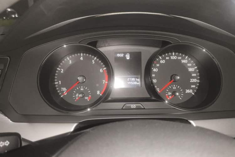Used Volkswagen Lamando 2015 230TSI Manual Trend Edition Instrument Cluster