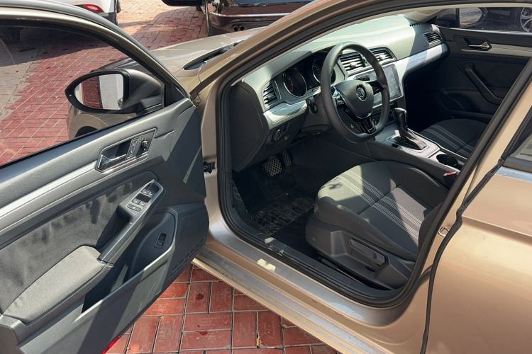 Used Volkswagen Lamando 2015 230TSI DSG Fashion Edition Interior 2