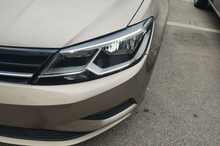Used Volkswagen Lamando 2015 230TSI Manual Trend Edition Left Front Headlight